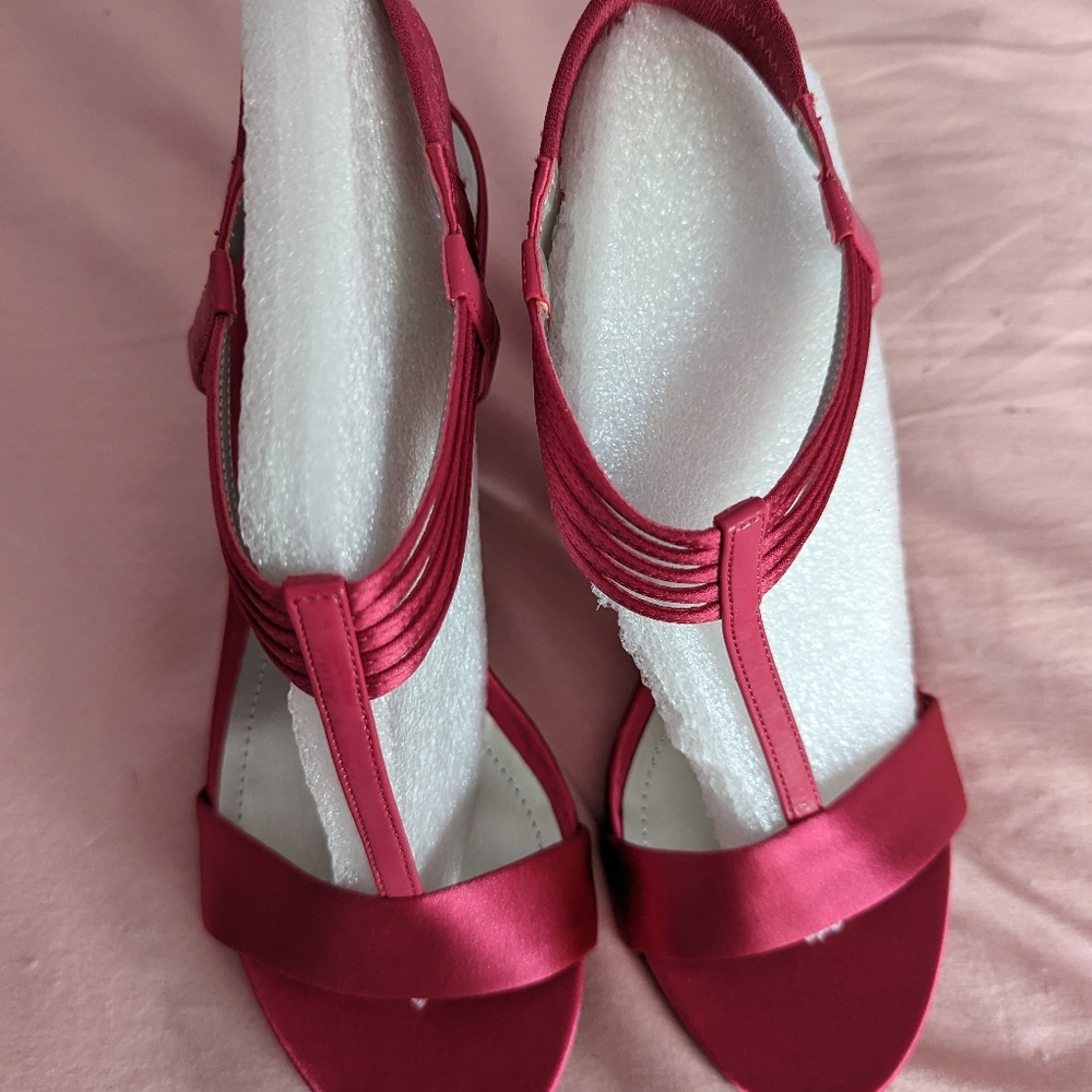 Pink heels - Picture 2 of 4